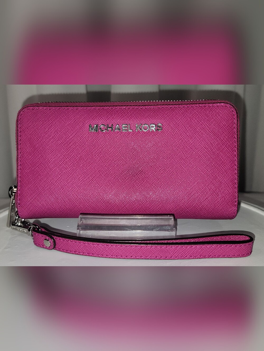 MICHAEL KORS Hot Pink Saffiano Wallet.
